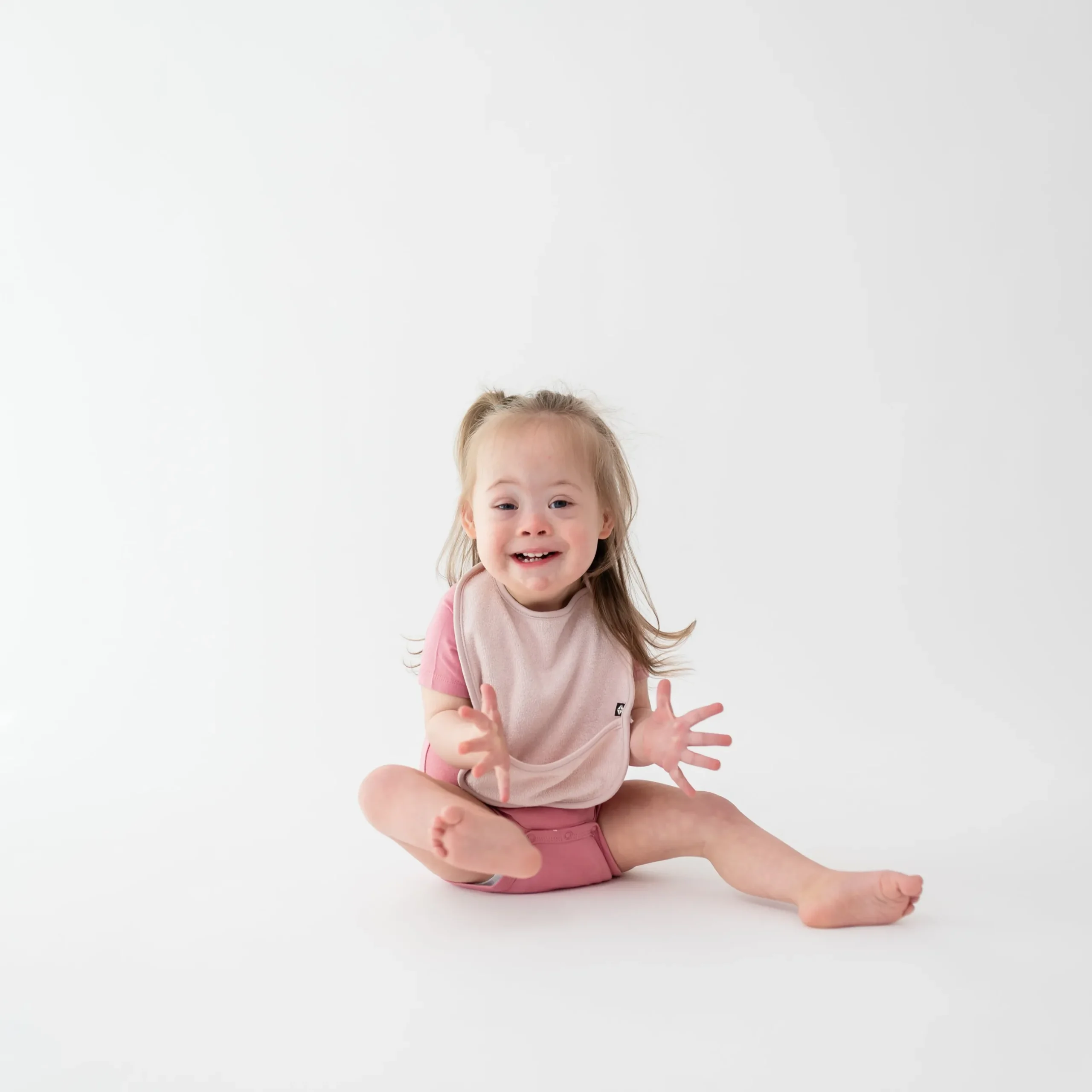 Outlet Kyte Baby Terry Pocket Bib in Blush
